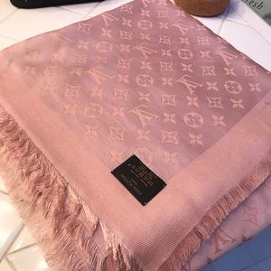 LV MONOGRAM SHAWL brand new